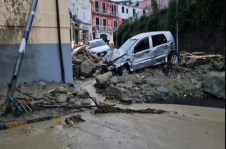 Italija: Poplave i klizišta uništavale sve pred sobom, tragaju za nestalima